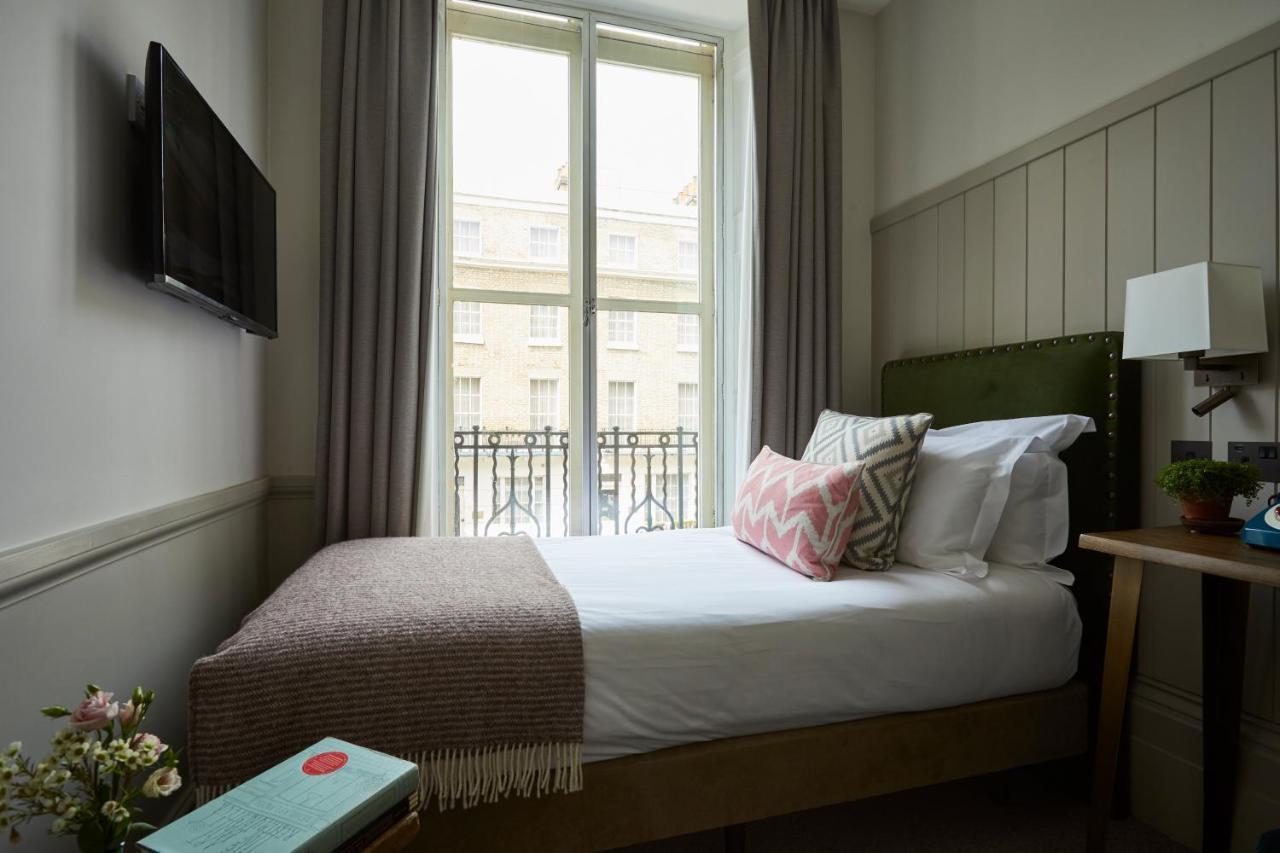 Hotel Room Mate Lime Tree